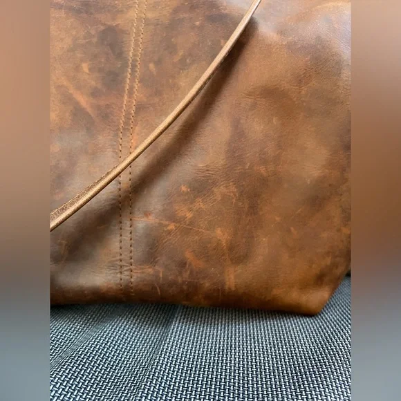 Rough & Tumble Camden Crossbody—rustic pecan - Picture 3 of 10